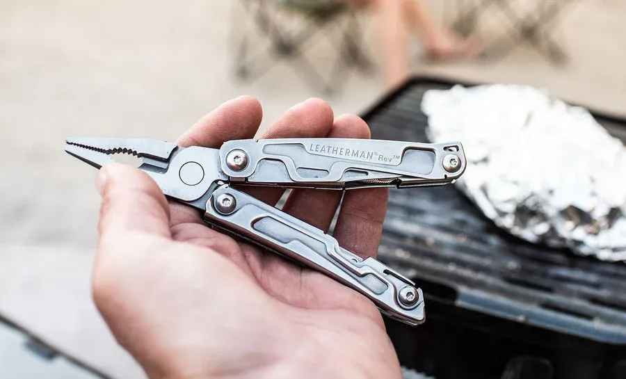 Multifunkcijski alat Leatherman Rev 14-u-1 (zatvoreno 9,7 cm)