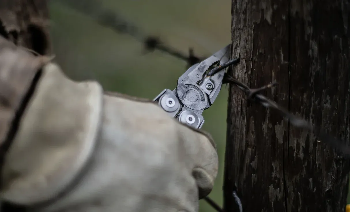 Multifunkcijski alat Leatherman Surge 21-u-1 (zatvoreno 11,5 cm)