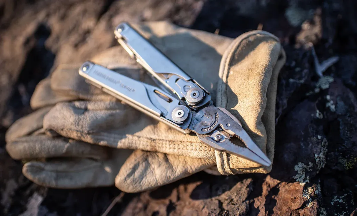 Multifunkcijski alat Leatherman Surge 21-u-1 (zatvoreno 11,5 cm)