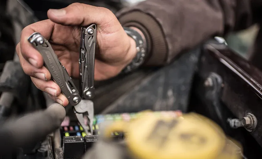 Multifunkcijski alat Leatherman Wingman 14-u-1 (zatvoreno 9,7 cm)